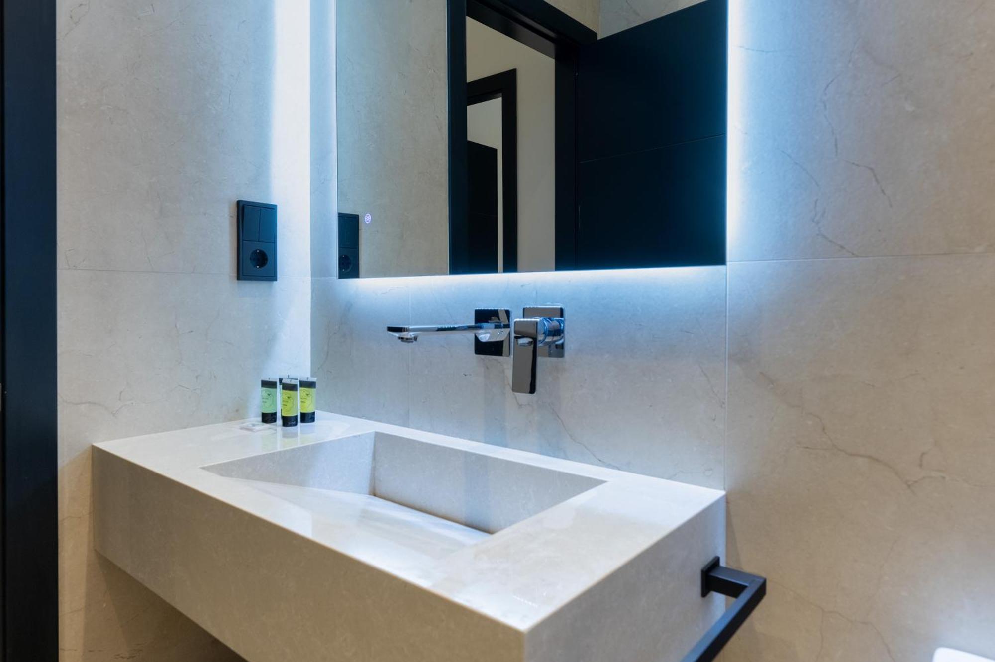 New Design Apartment - Private Patio - Gallos 2 เซบีญา ภายนอก รูปภาพ