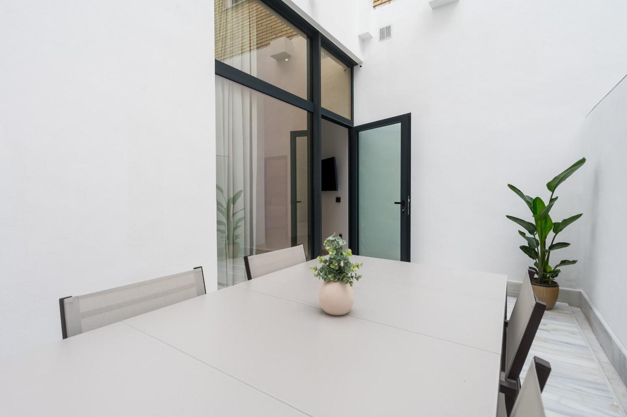 New Design Apartment - Private Patio - Gallos 2 เซบีญา ภายนอก รูปภาพ