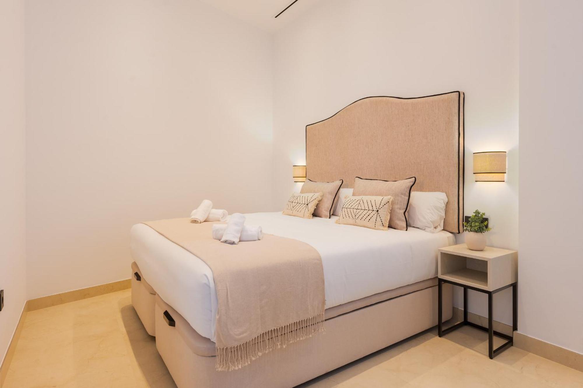 New Design Apartment - Private Patio - Gallos 2 เซบีญา ภายนอก รูปภาพ
