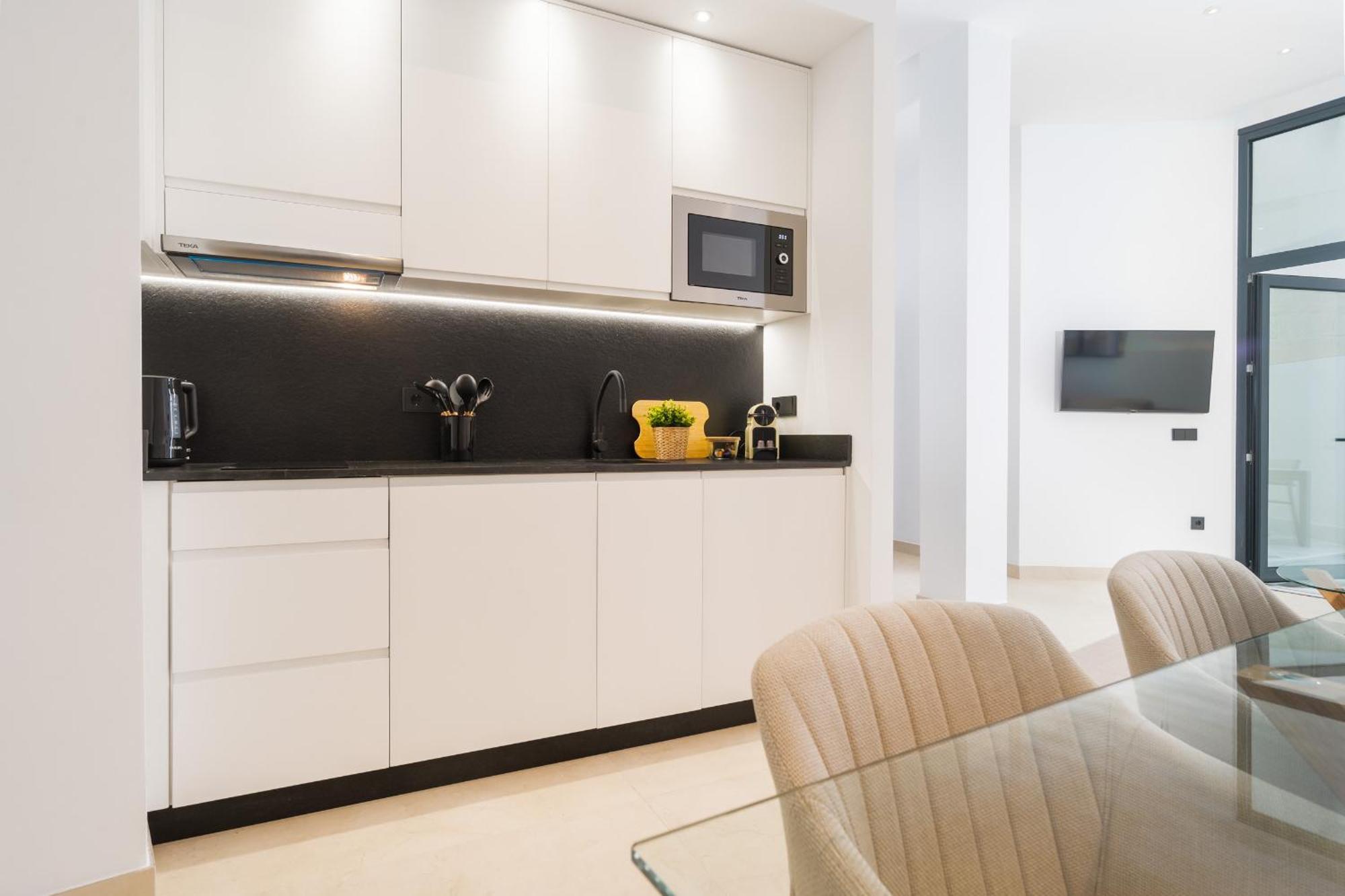 New Design Apartment - Private Patio - Gallos 2 เซบีญา ภายนอก รูปภาพ